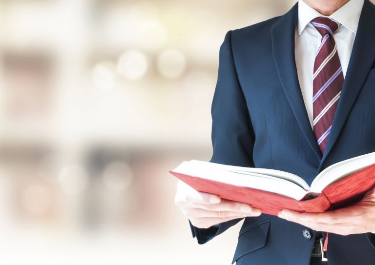 銀行の初任給ランキングから見る人材投資とキャリア成長の現実